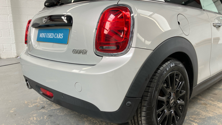 MINI Hatchback 1.5 Cooper Classic II 3dr Auto Petrol Hatchback